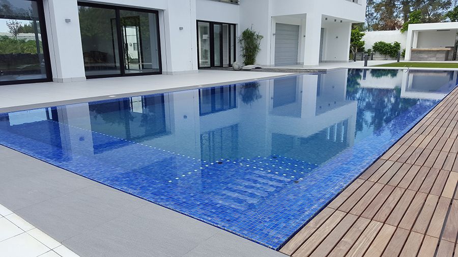 DEBA Kék Gyöngyházas Extra Kültéri Medence Mozaik Burkolat DEBA Kék Gyöngyházas Extra Kültéri Medence Mozaik Burkolat